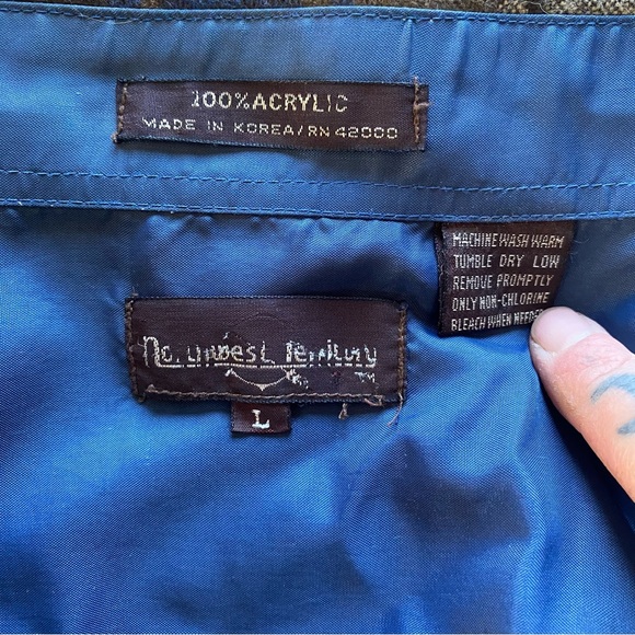 Vintage Northwest Territory Flannel Plaid Button up shirt. Size Large. Acrylic. - Picture 8 of 15